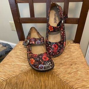 Alegria clogs